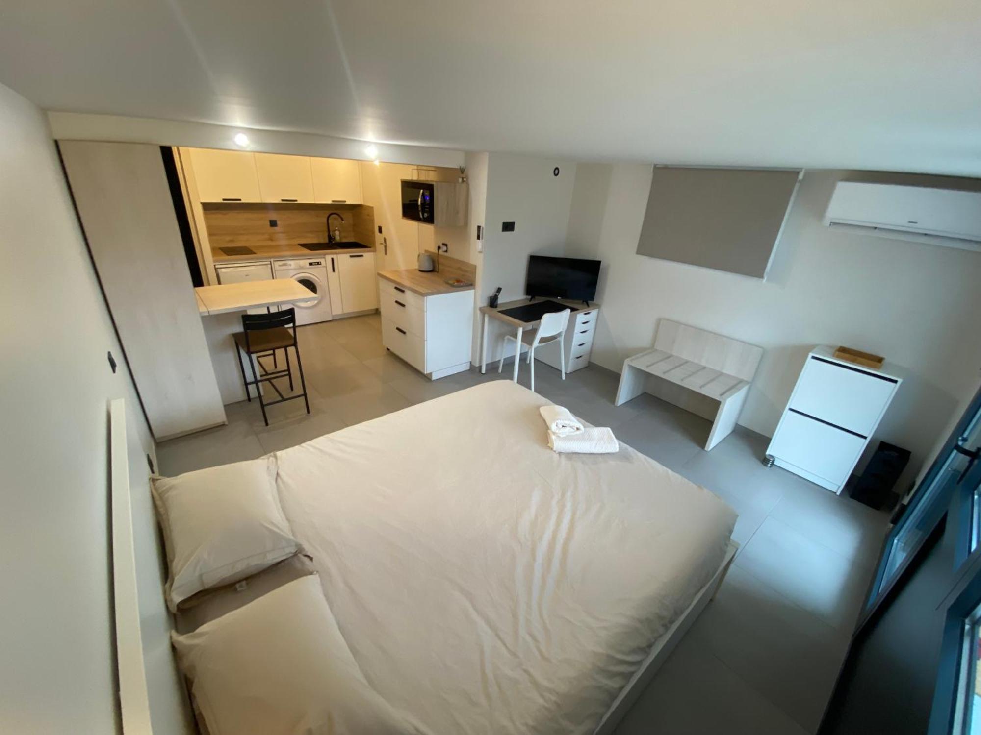 Studio Chez L'Habitant Avec Piscine Commune Grieges エクステリア 写真
